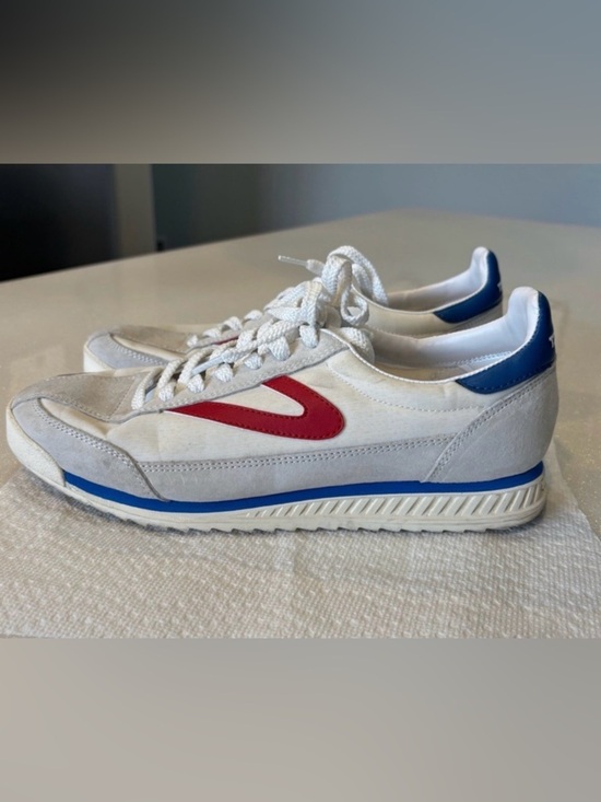 Tretorn Other - Tretorn White LeaoSneakers with Red and Blue Details